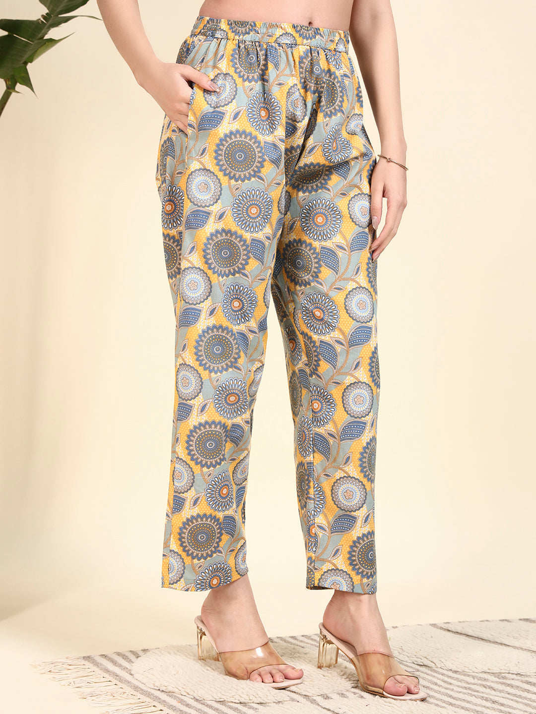 🌼 Women’s Mustard & Grey Floral Printed Kurta & Pant Co-Ord Set