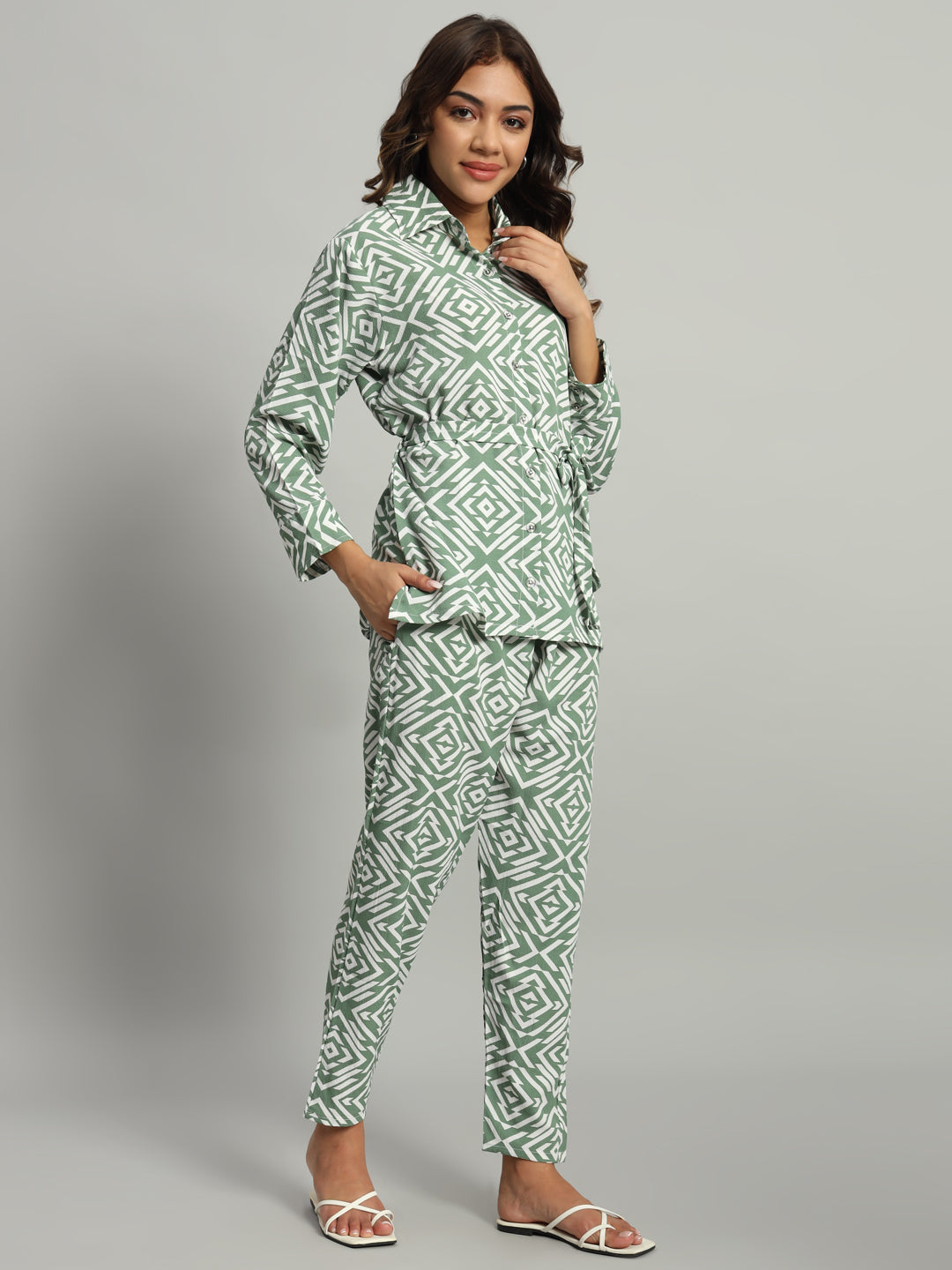 💚 Women’s Green Geometric Printed Night Suit Co-Ord Set with Waist Tie-Up