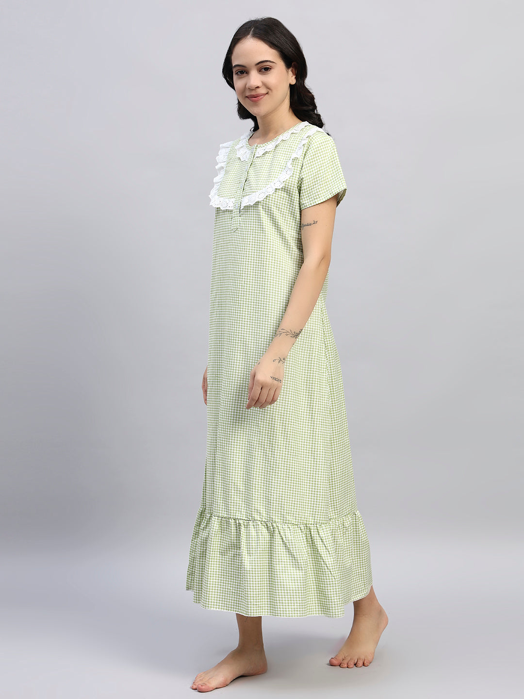 💚 Green Checkered Cotton Night Gown with Lace Collar – Comfortable Maxi Nightwear for Women