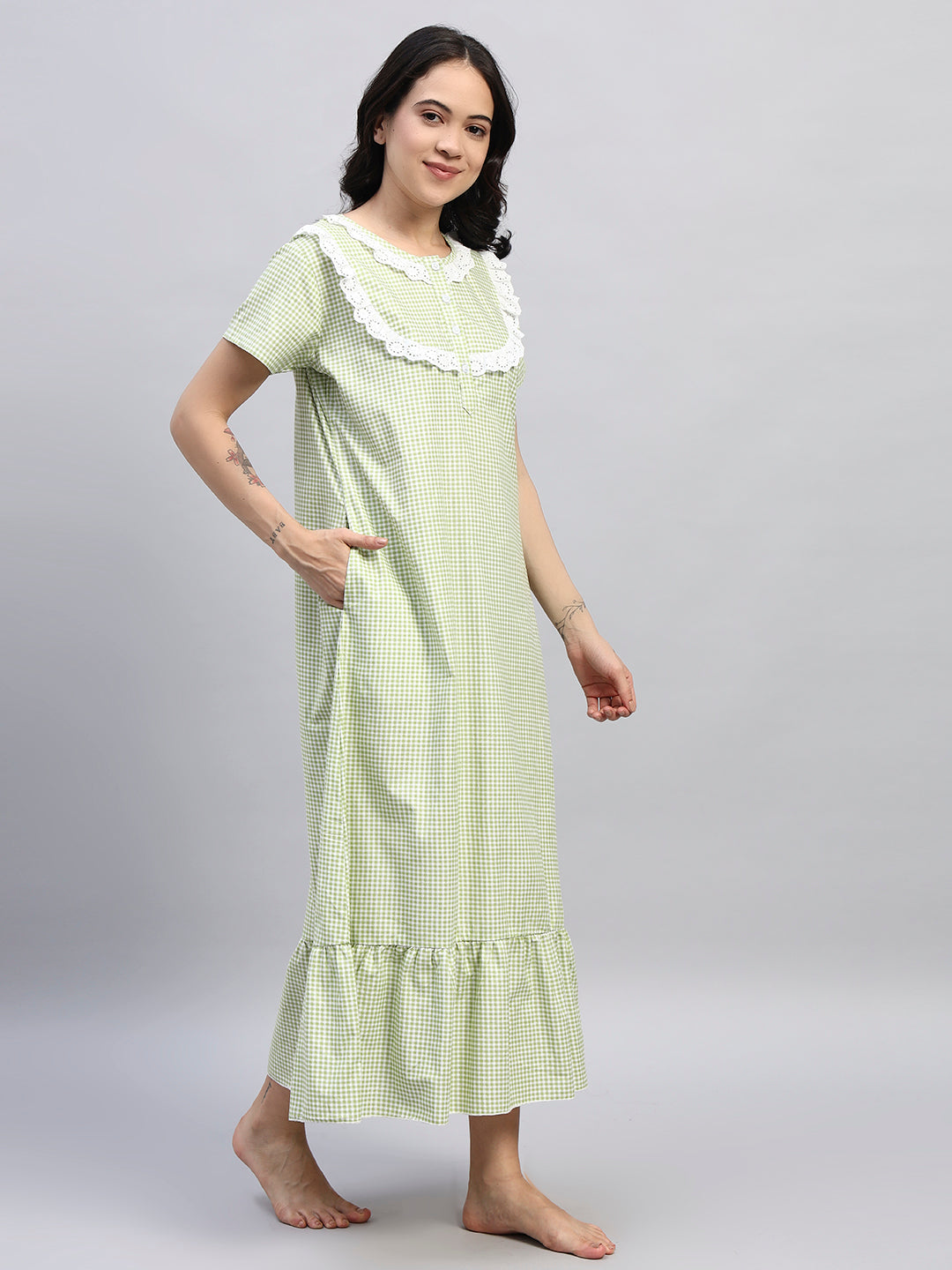 💚 Green Checkered Cotton Night Gown with Lace Collar – Comfortable Maxi Nightwear for Women