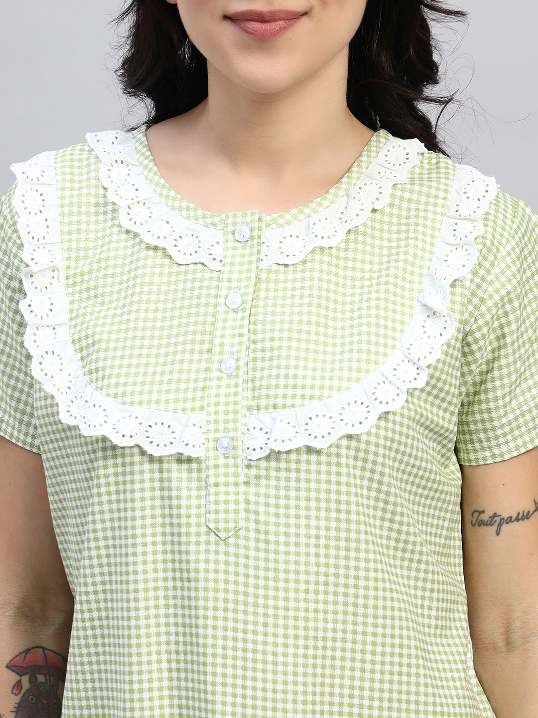 💚 Green Checkered Cotton Night Gown with Lace Collar – Comfortable Maxi Nightwear for Women