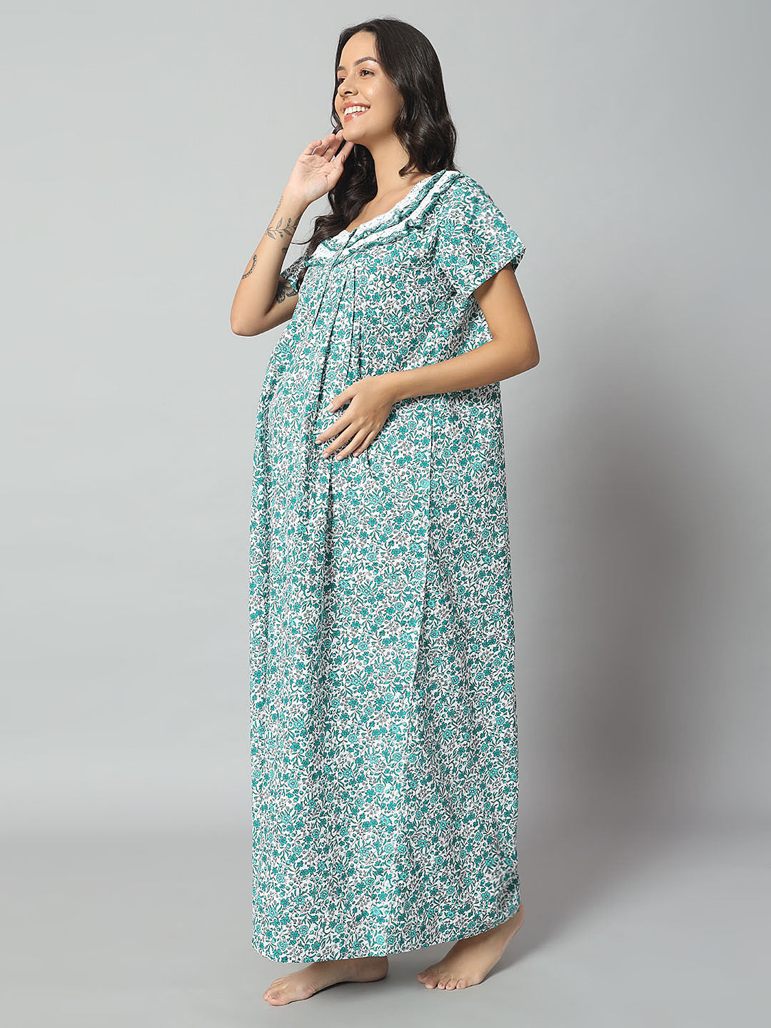 💚 Women Cotton Printed Nighty – White & Green Floral Short Sleeve Night Gown