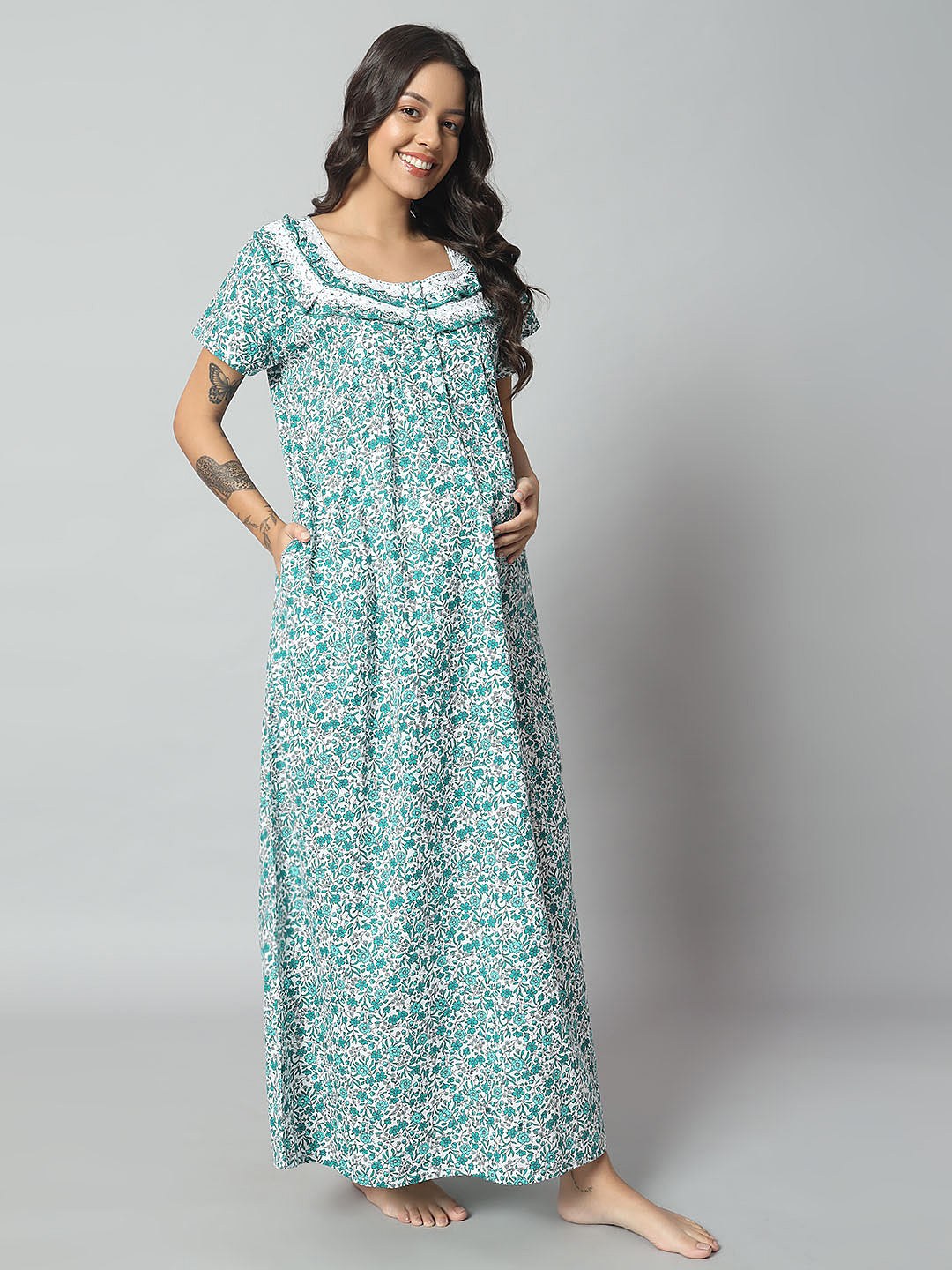 💚 Women Cotton Printed Nighty – White & Green Floral Short Sleeve Night Gown