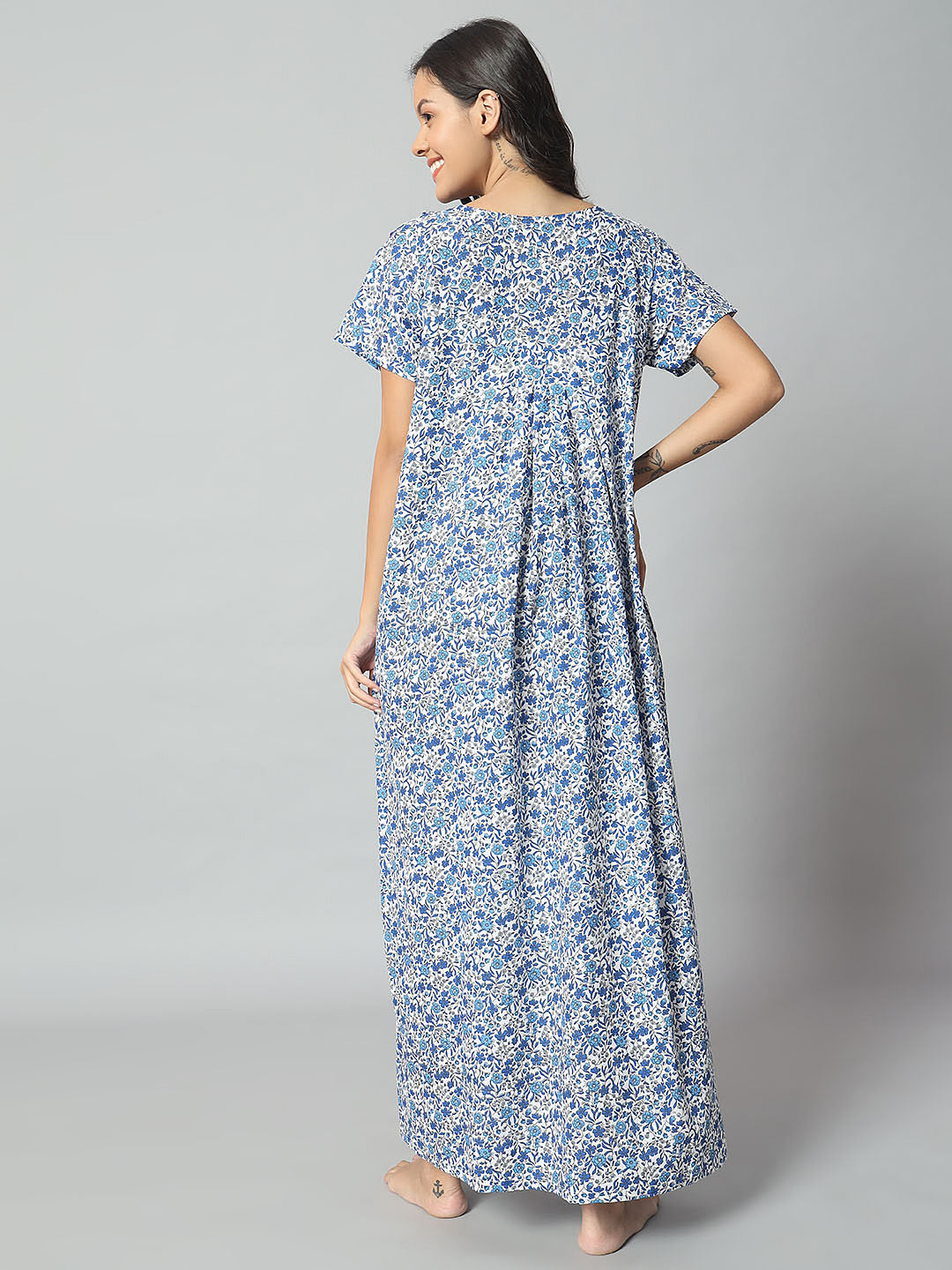 🤍 Women Cotton Printed Nighty – White & Blue Floral Short Sleeve Night Gown
