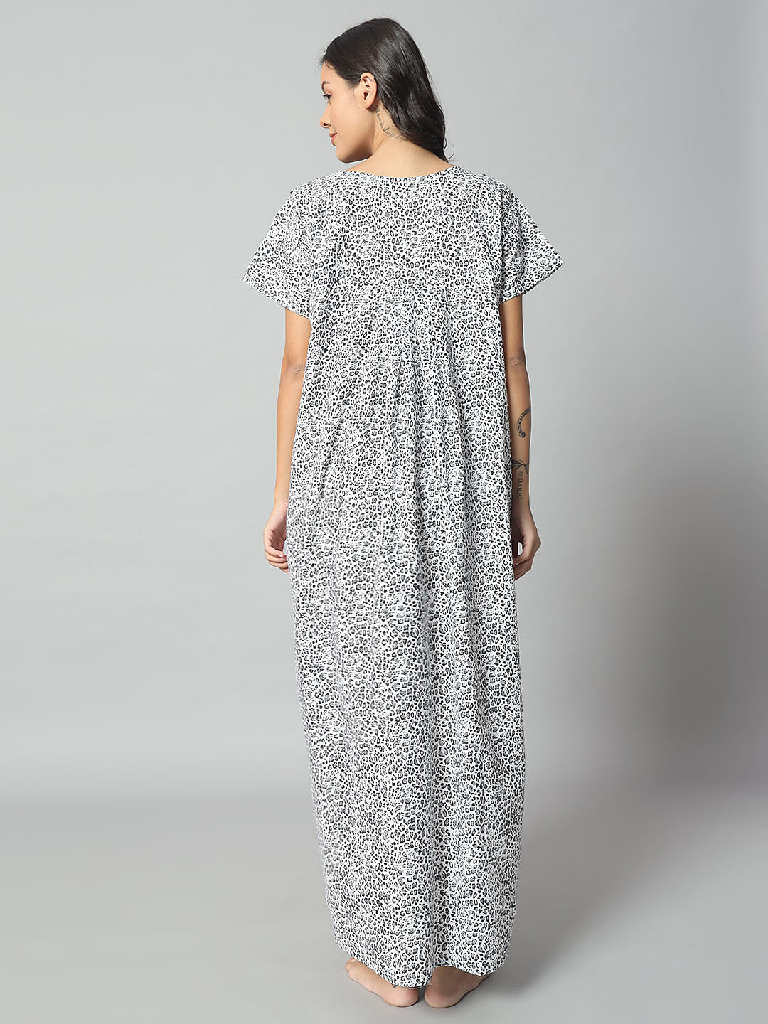 🖤 Women Cotton Printed Nighty – Black & White Animal Print Short Sleeve Night Gown