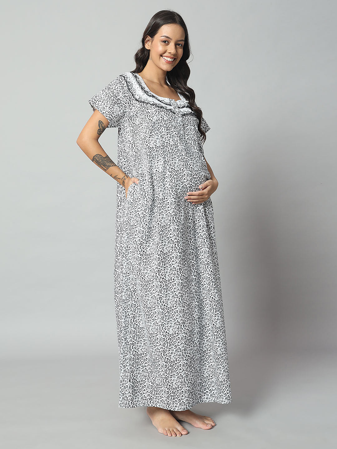 🖤 Women Cotton Printed Nighty – Black & White Animal Print Short Sleeve Night Gown