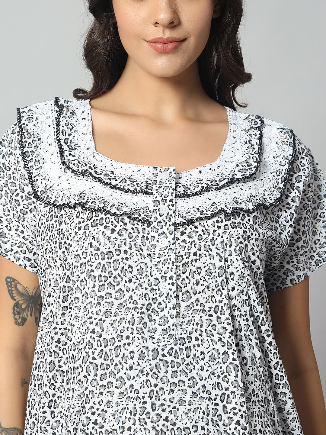 🖤 Women Cotton Printed Nighty – Black & White Animal Print Short Sleeve Night Gown