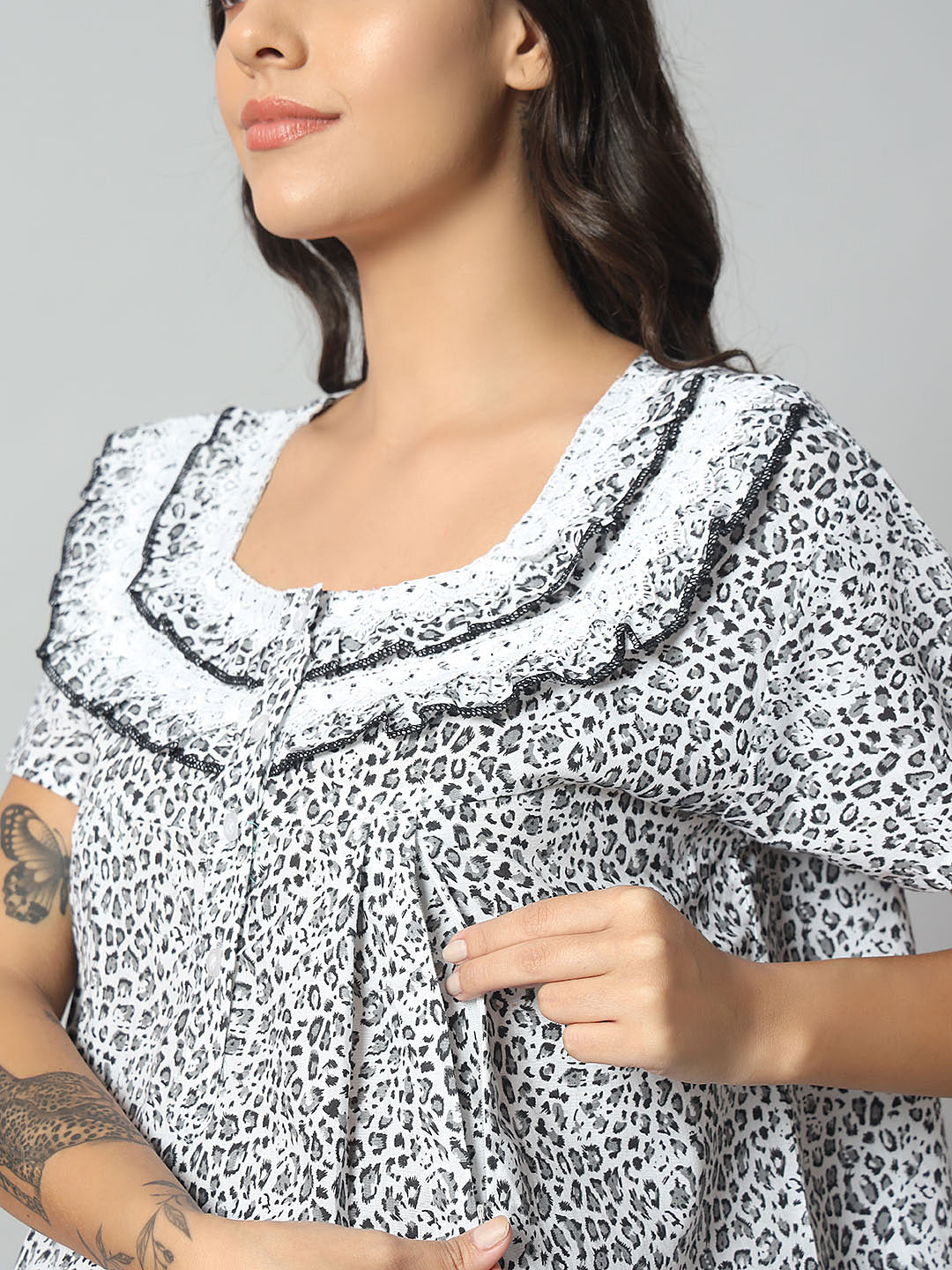 🖤 Women Cotton Printed Nighty – Black & White Animal Print Short Sleeve Night Gown